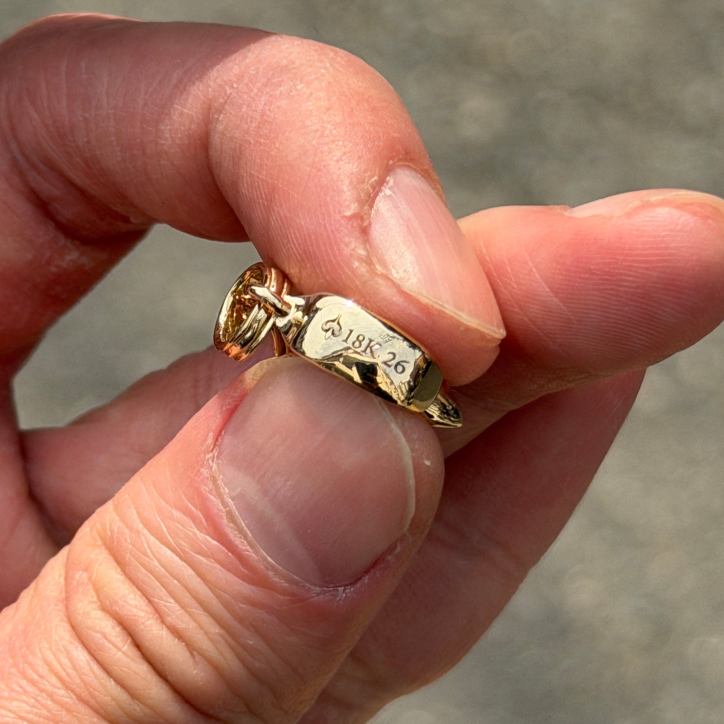 Logo S Pendant 18K